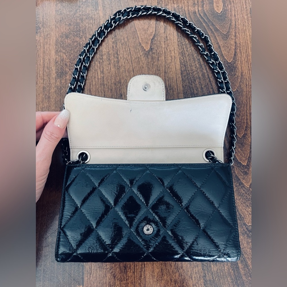 SOLD! Chanel Classic Quilted Patent Leather Wallet on chain, black - Picture 8 of 17